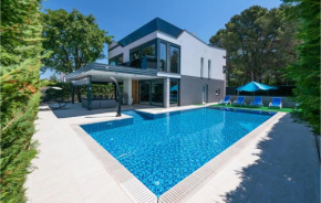 Beautiful home in Fazana w/ Outdoor swimming pool, Sauna and 4 Bedrooms